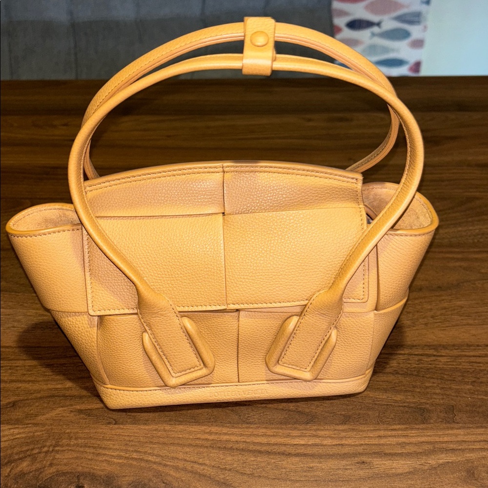 BOTTEGA VENETA 
Grained Calfskin Maxi Intrecciato Mini Arco